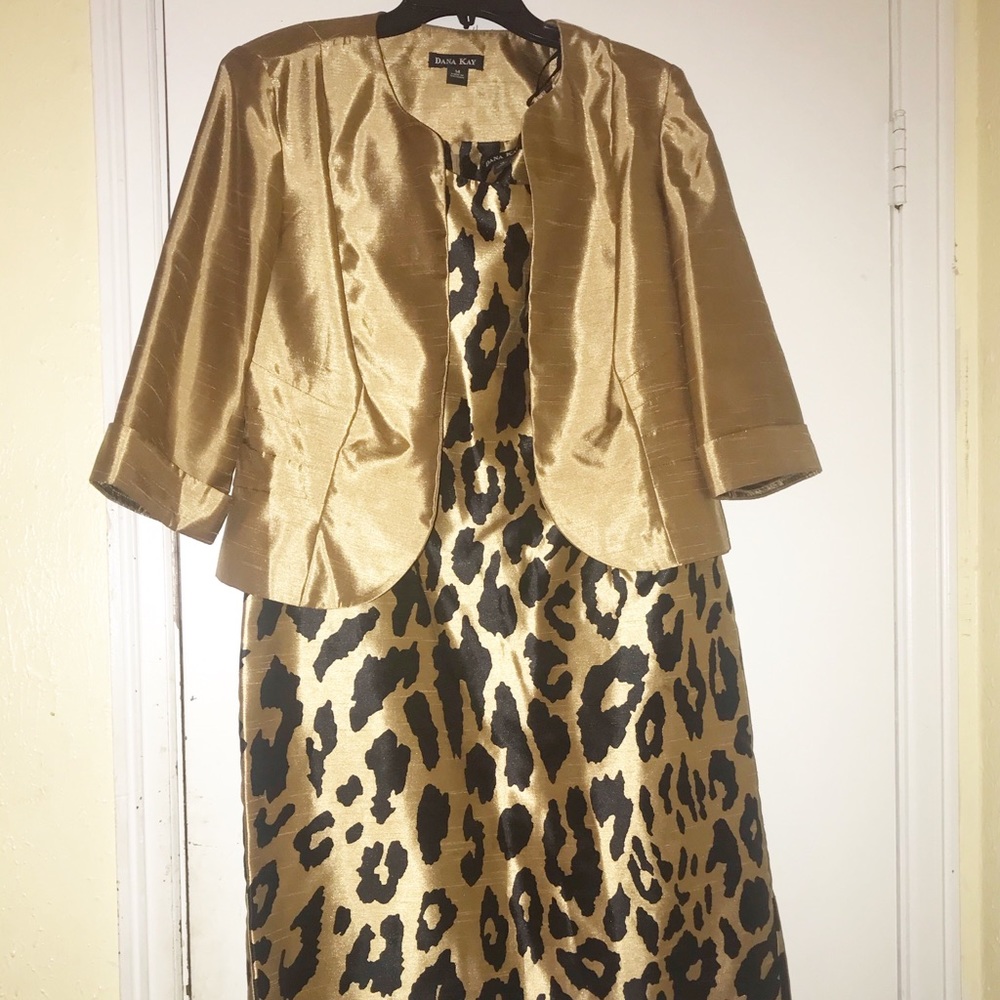 Dana Kay woman leopard satin 2 piece set